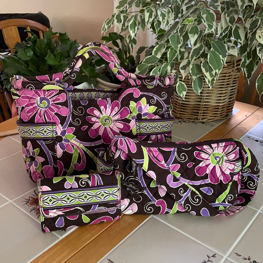 Vera Bradley set of 3! Purse, wallet, and lunchbag
